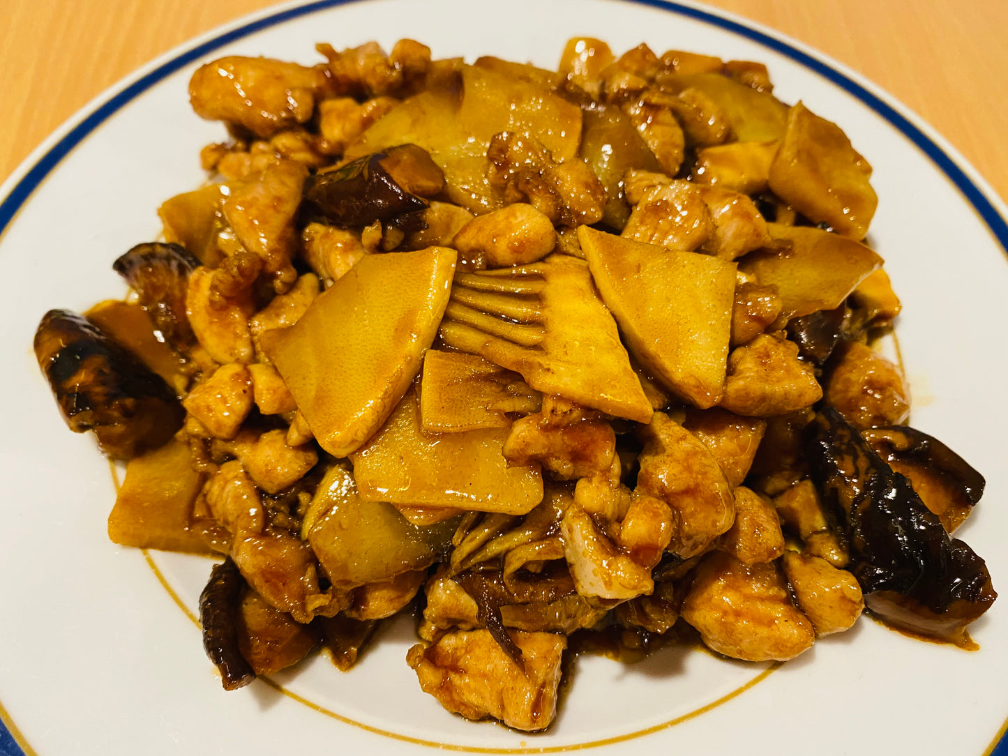 pollo con bambu y seta